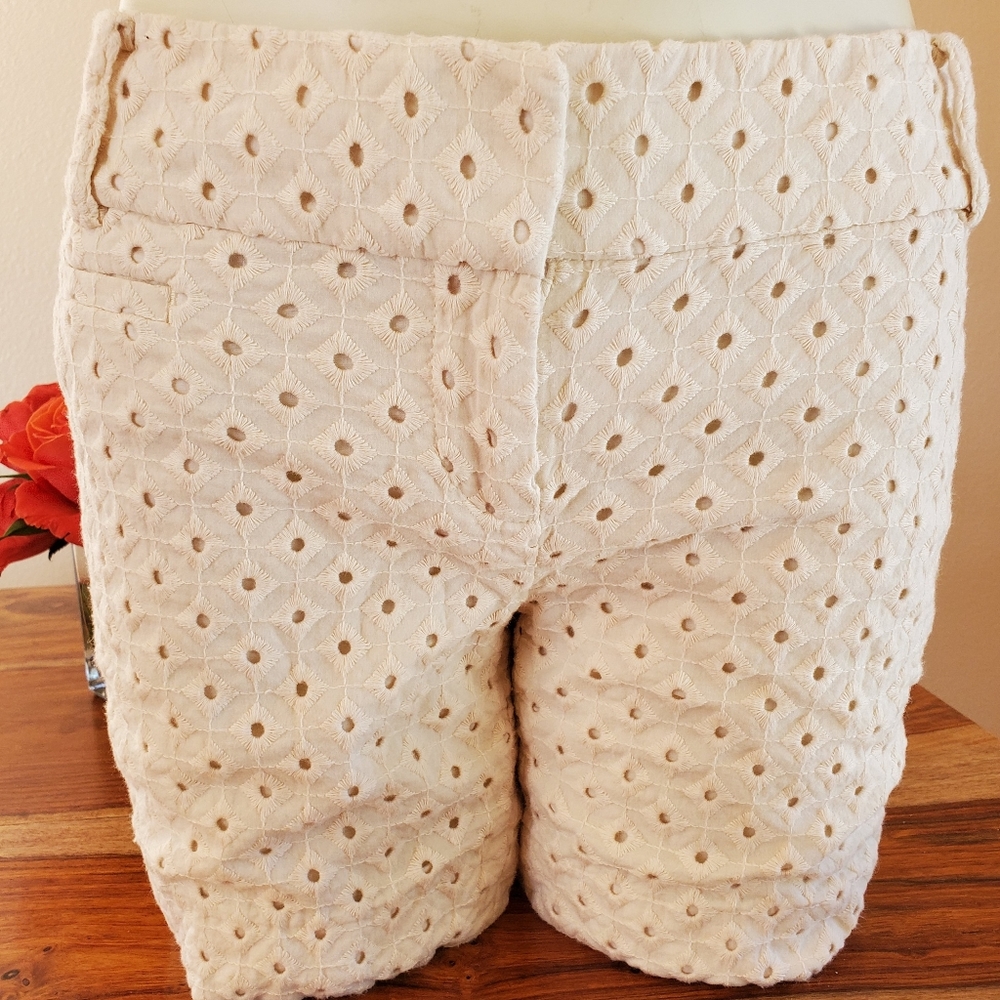 Ann Taylor Loft  Cream Eyelet Shorts SZ-00